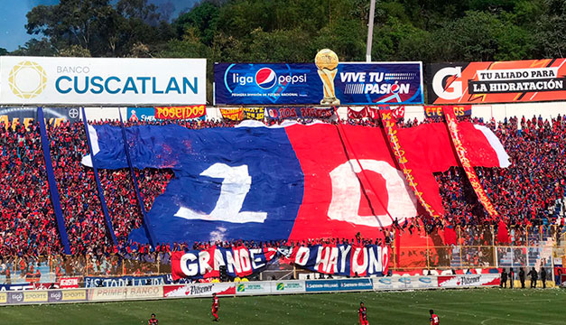 Turba Roja en el Estadio Cuscatlán